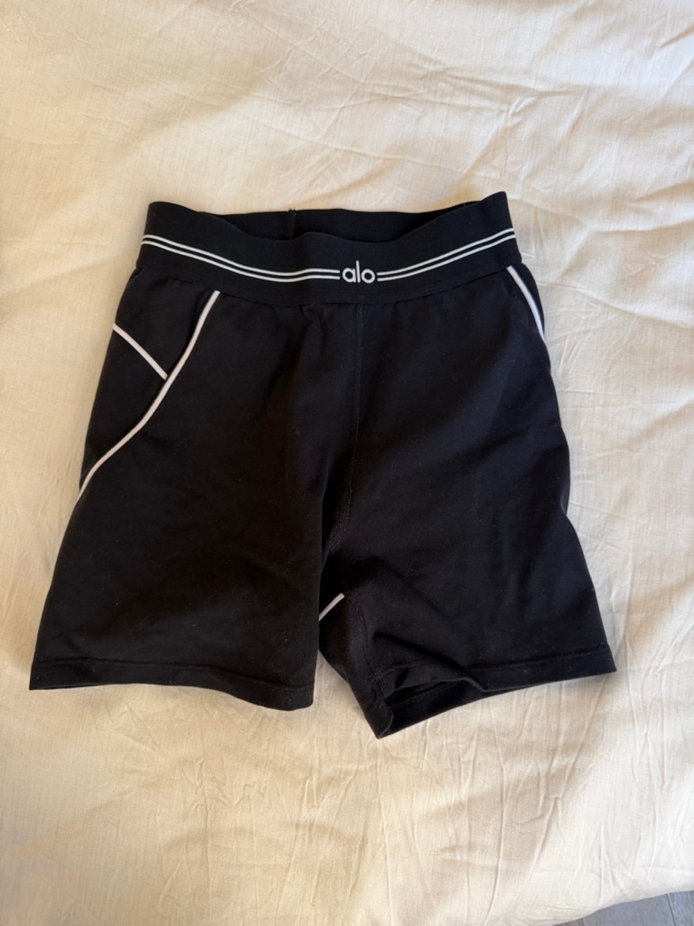 LIKE NEW Alo Black Stretch Athletic Shorts with White Piping